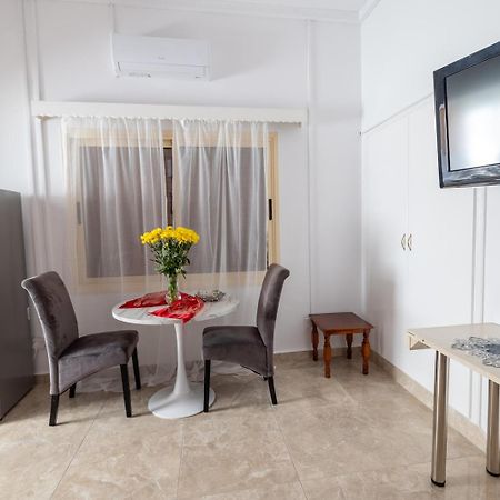 Studio In The Heart Of The City Paphos Exterior foto